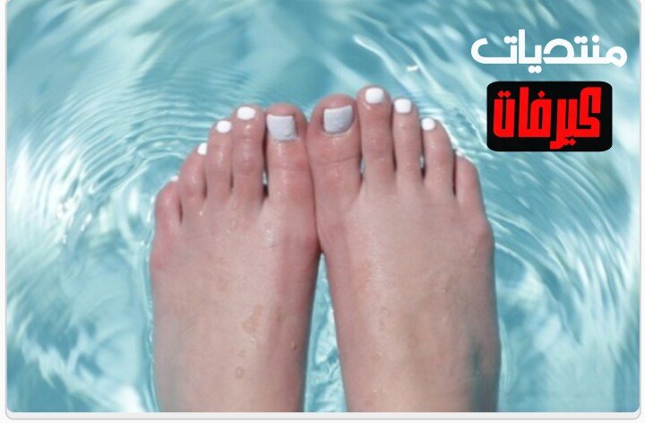 بيعشق اقدام ابنته وتنزيل لبنه عليهم